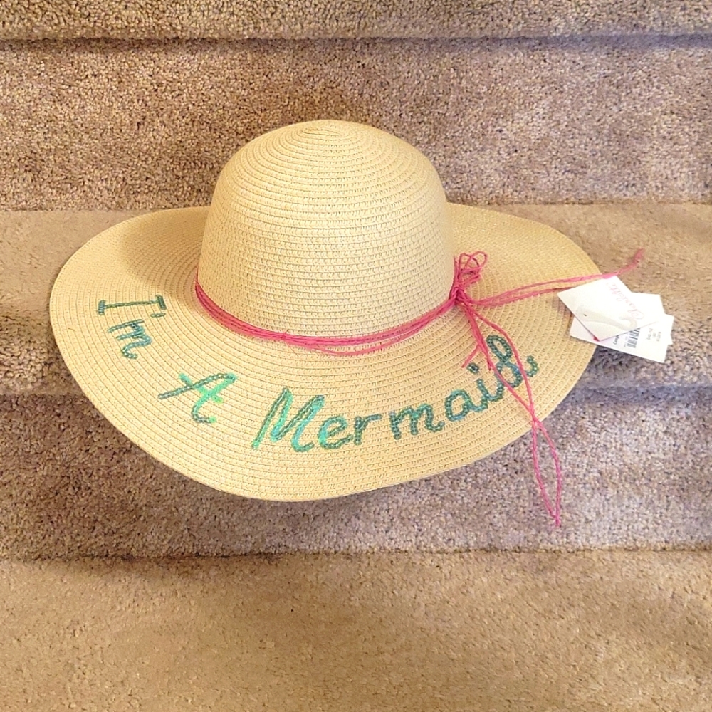 Girl beach hat